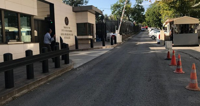 Abd Büyükelçiliğine Düzenlenen Saldırıdaki Aracın Plakası Led Aydınlatmayla Kapatıldı