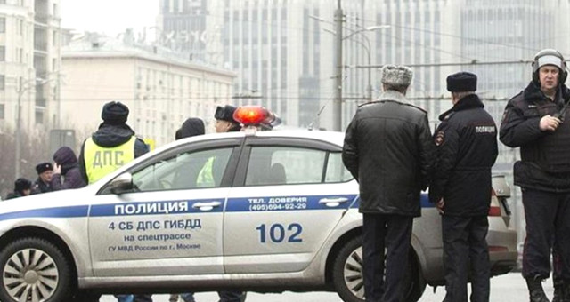 Moskova'da Büyükelçilik Korumalarına Saldırı: 1 Polis Yaralandı