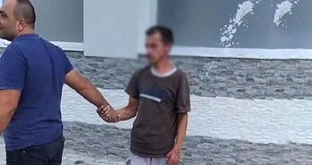 İzmir'de Polis, 12 Yaşındaki Çocuğu Taciz Etmek İsteyen Sapığı Mahallelinin Elinden Zor Aldı