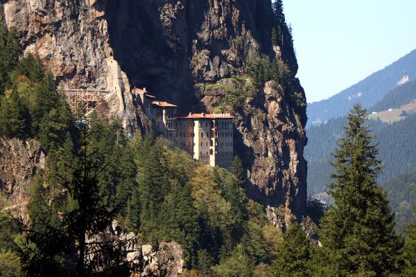 'sümela Manastırı'nda Define Bulundu' Söylentisini Belediye Başkanı Yalanladı