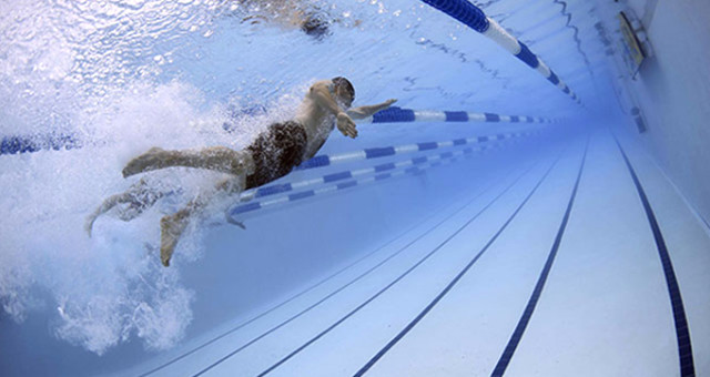 Yüzme Havuzunda Klor Gazı Borusu Patladı, 32 Kişi Hastaneye Kaldırıldı