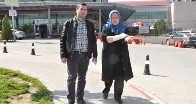 Anne Ve Oğlu, Muayene İçin Gittikleri Hastanede Doktor Tarafından Darp Edildiğini İddia Etti