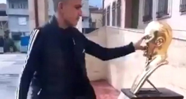 Atatürk'e Hakaret Eden Yusuf Saba Ve Arkadaşı Mahkemece Tutuklandı
