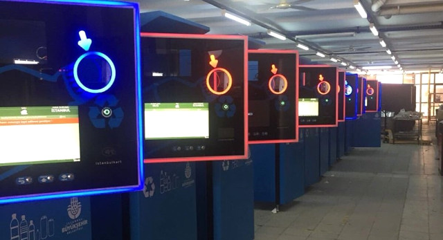 İstanbul'da Pet Şişeyle Akbil Doldurma Dönemi Başladı
