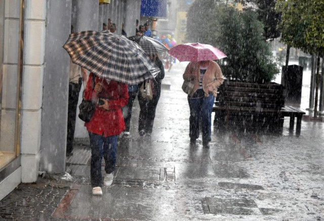 Meteoroloji Uyardı: Marmara'da Akşam Saatlerine Kadar Sağanak Yağış Etkili Olacak