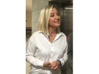 Oyuncu Berna Laçin’in "Medine" Tweeti Davası Başladı