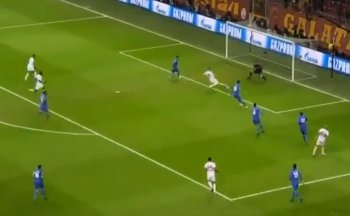 Eren Derdiyok, Inanılmaz Bir Gol Kaçırdı! Taraftarı Çıldırttı...