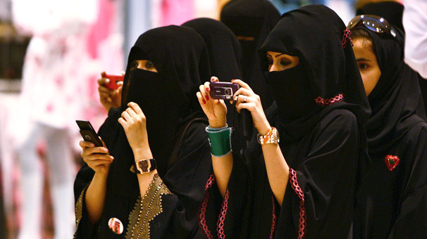 Suudi Arabistan'da Boşanma Davası Açılan Kadınlara Sms Gönderilecek