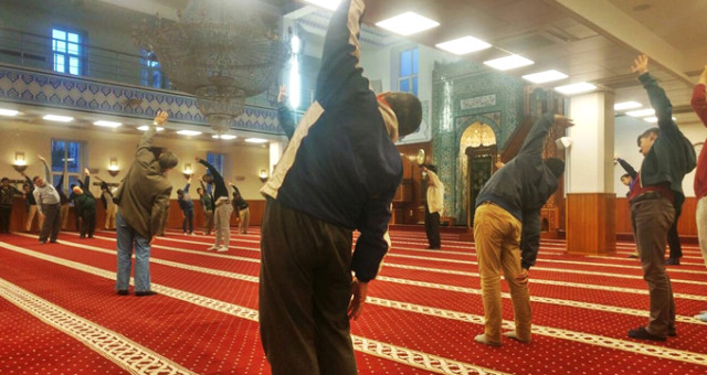 'namazda Bereket Sporda Hareket Var ' Diyen Cemaat, Camide Spor Yaptı