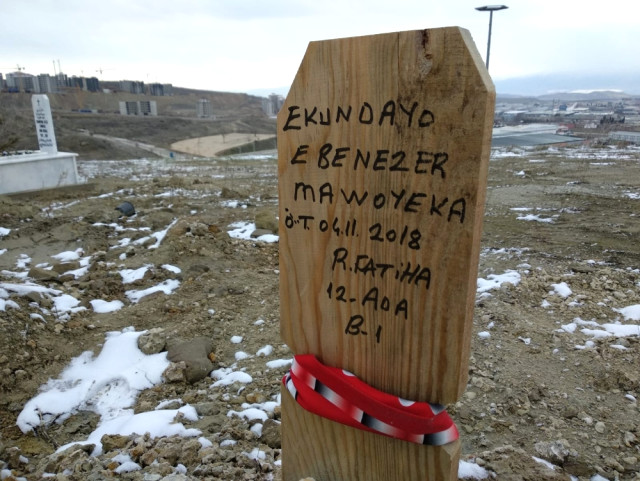 Hristiyan Futbolcunun Mezar Taşına 'ruhuna Fatiha' Yazdılar