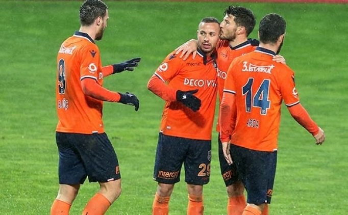 Başakşehir'de Iki Yolcu