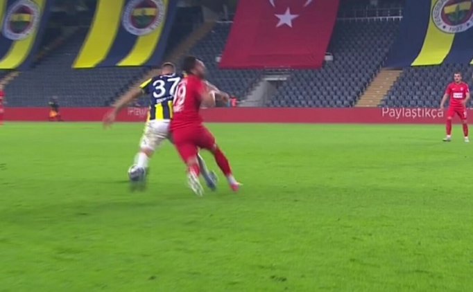 Martin Skrtel'e Var'dan Kırmızı Kart