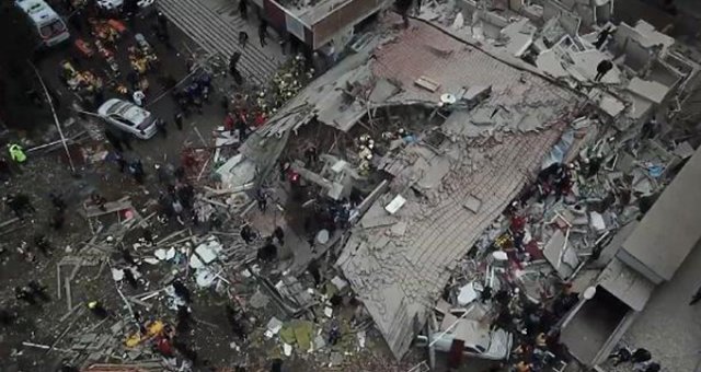 İstanbul Kartal'da 8 Katlı Bina Çöktü! 2 Kişi Öldü, 7 Kişi Yaralı Olarak Kurtarıldı