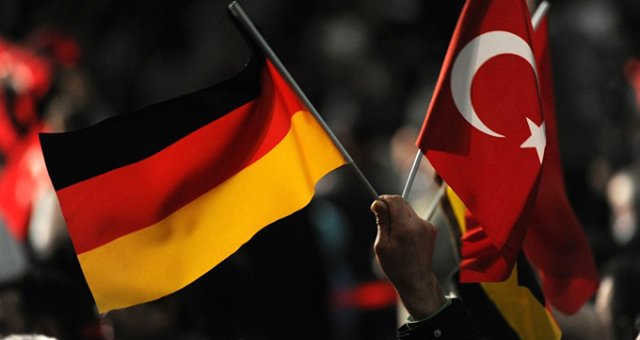 Almanya'dan Pkk'ya Darbe: Mezopotamya Yayınevi'ni Ve Mir Multimedia Şirketini Kapattı
