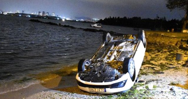 Sahil Yolundayken Otomobili Bir Anda Takla Atan Sürücü, Denize Uçmaktan Kıl Payı Kurtuldu
