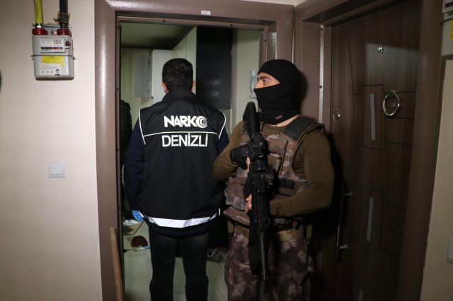 Uyuşturucu Çetesi Çökertildi! Aralarında Bir De Muhbir Polis Var