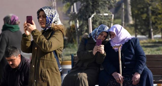 Genç Kadın, Banktaki Cesedi Görüntülemek İçin Her Şeyi Yaptı