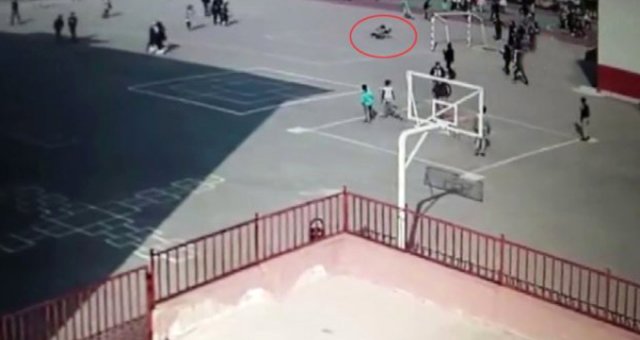 Okul Bahçesinde 2 Öğrencinin Yaralandığı Pitbull Saldırısının Görüntüleri Ortaya Çıktı