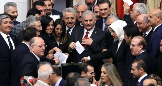 Meclis'in Yeni Başkanı Mustafa Şentop Oldu
