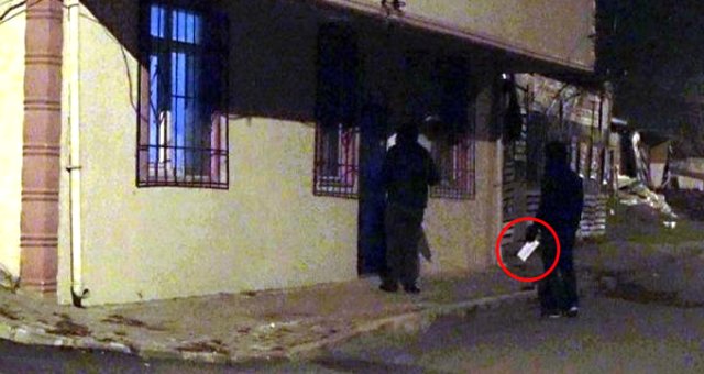 İhtiyaç Sahiplerine Para Dağıtan Yardımsever, Bu Kez Zarfların Üzerine Not Yazdı