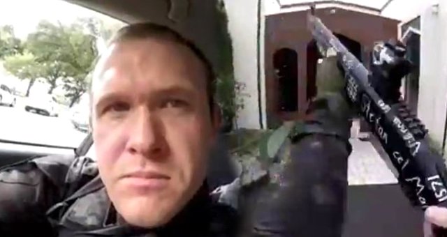 Camiye Gerçekleştirdiği Saldırıyı Sosyal Medyada Canlı Yayınladı