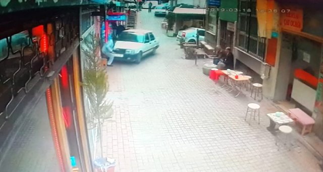 Bursa'da Dehşet Anları! Çocuk Sürücü Ganyan Bayiine Böyle Daldı