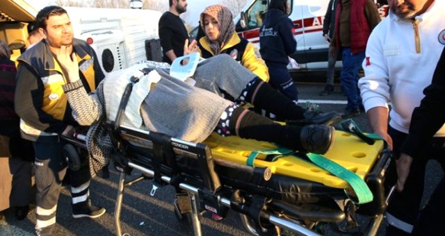 Oy Kullanmak İçin İstanbul'dan Yola Çıkan Vatandaşları Taşıyan Minibüs Devrildi: 4'ü Ağır, 17 Yaralı