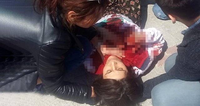 Kocasının Bıçakladığı Kadın, Kesik Boğazla Kendini Dışarı Attı