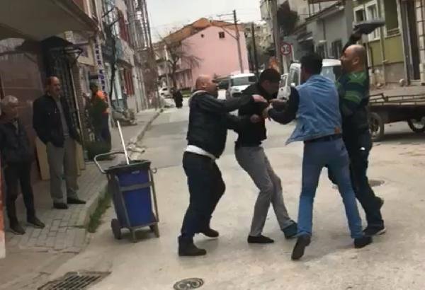Tüfeğiyle Dükkan Basan Saldırgana, Sokak Ortasında Öldüresiye Dayak Kamerada!