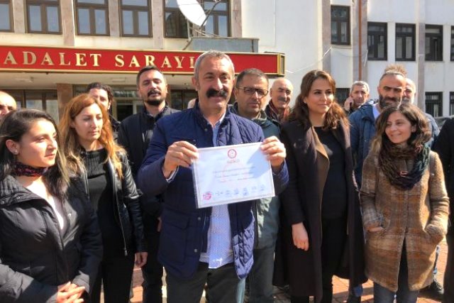 Tunceli Belediye Başkanı Fatih Mehmet Maçoğlu Mazbatasını Aldı