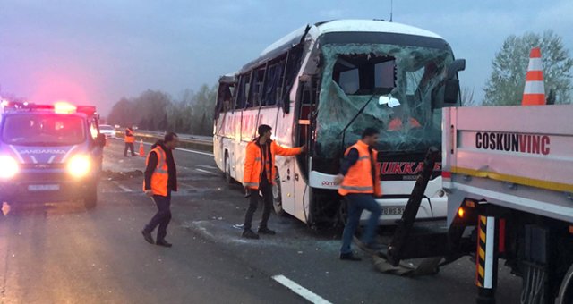 Sakarya'da Yolcu Otobüsü Devrildi: 30 Yaralı
