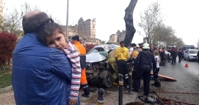 Fatih'te Can Pazarı; Kazada Küçük Kız Arabadan Uçtu, 5 Kişilik Aile Ölümden Döndü