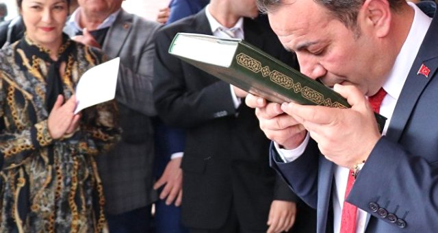 Chp'li Başkanın Odasındaki Erdoğan Portresi Dikkat Çekti