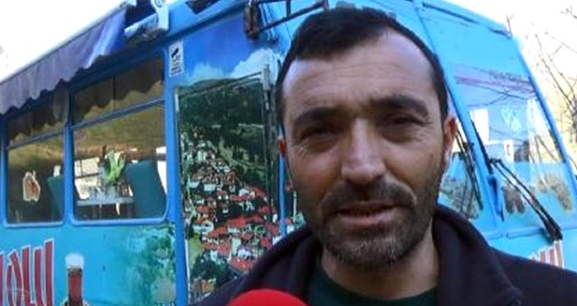 Satın Aldığı Otobüsü Restorana Çevirip Köy Köy Dolaşarak Ekmek Parasını Kazanıyor