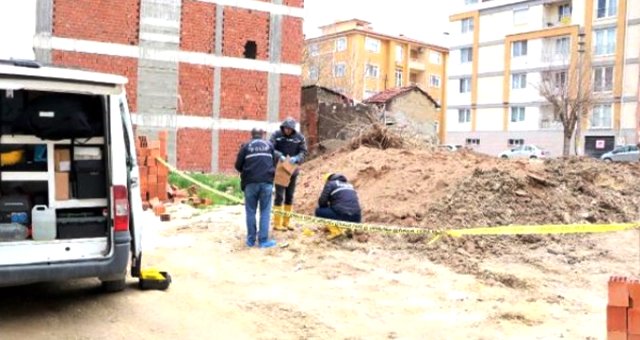 İnşaatın Temel Kazısında İnsan Kafatası Ve Kemikleri Bulundu