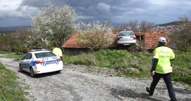 Çalındığını Sandığı Otomobilini, Evin Çatısında Buldu