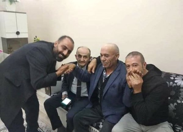 Kılıçdaroğlu'na Yumruk Atan Osman Sarıgün'ün Ellerini Öptüler