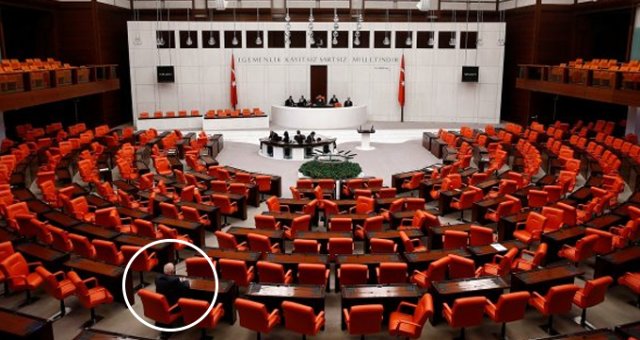 Bugün Toplanması Beklenen Meclis'e Sadece Bir Milletvekili Geldi