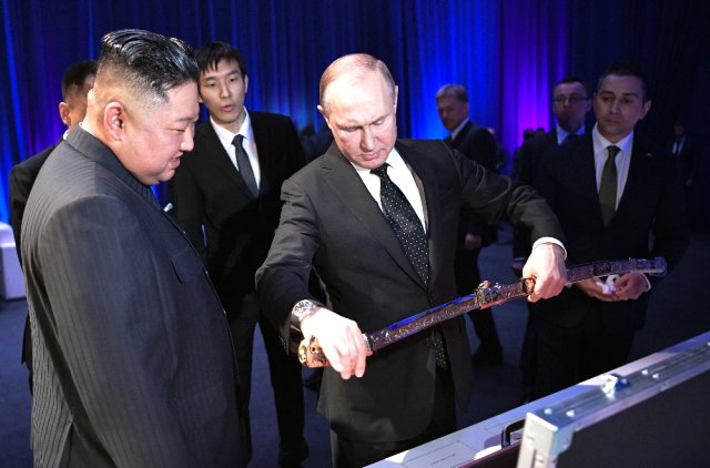 Putin, Kuzey Kore Liderinin Hediyesini 1 Rubleye Satın Aldı