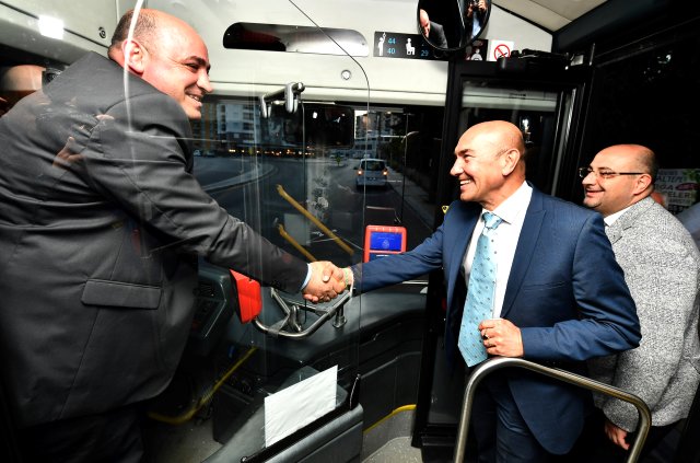 İzmir'de 'halk Taşıt' Dönemi Başladı! Toplu Taşıma Yüzde 50 İndirimli Hizmet Veriyor