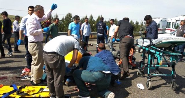 1 Mayıs Kutlaması Yolunda İşçileri Taşıyan Otobüs Devrildi! 5 Ölü, 15 Yaralı