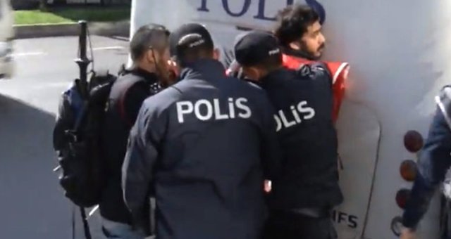 Taksim'e Yürümek İsteyen Gruplara Müdahale Anı Kamerada, Gözaltı Sayısı Yükseldi