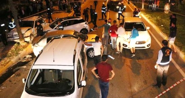 Adıyaman'da 5 Aracın Karıştığı Zincirleme Kazada 15 Kişi Yaralandı