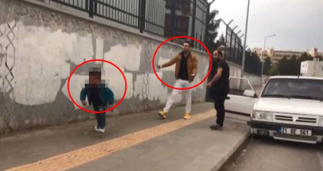 Gözü Dönmüş Cani, Eşi Ve Çocuğuna Yolda Şiddet Uyguladı