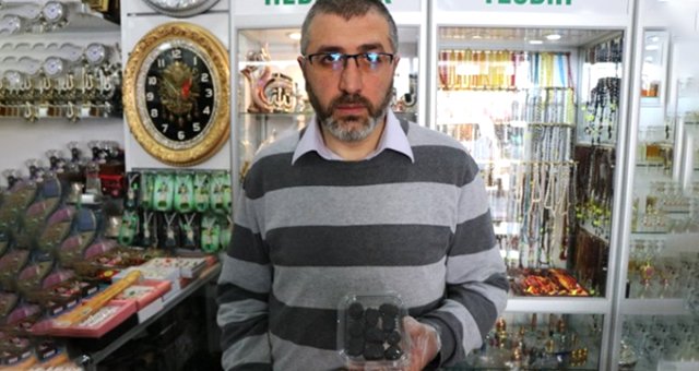 Acve Hurmasının Tanesi 1,5 Tl'den Satılıyor