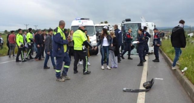Üniversite Öğrencilerini Taşıyan Minibüs Kaza Yaptı! 25 Yaralı