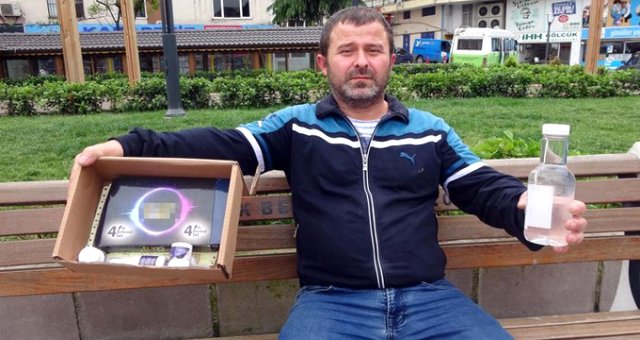 Talihsiz Adamın Anneler Günü İçin Aldığı Hediye Kutusundan Cinsel Gücü Artırıcı İlaç Çıktı
