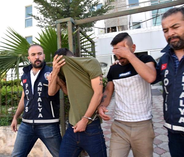 Antalya'da 7 Bıçak Darbesiyle Öldürülen Trans Birey Gökçe Saygı'nın, Katilini Whatsapp Durumunda Paylaştığı Ortaya Çıktı