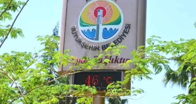 Termometrelerin 46 Dereceyi Gösterdiği Adana'da Sıcak Hava Vatandaşlara Zor Anlar Yaşattı