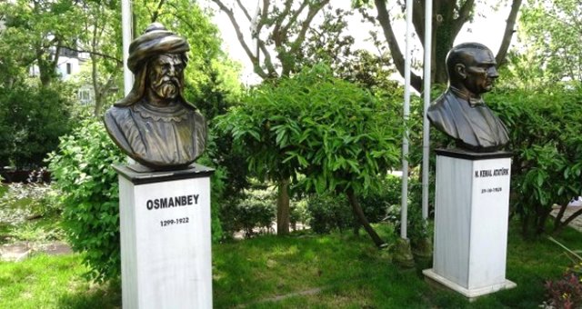 Maçka Parkı'ndaki Türk Liderlerin Büstlerine Baltalı Saldırı